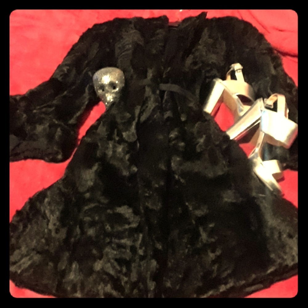 💣💣💥 Vintage Black Fur Coat.
